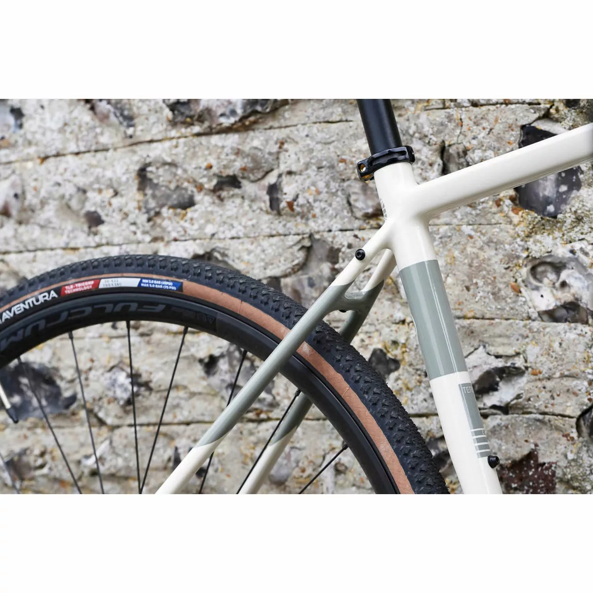 Orro Terra C Sram Apex1 RR9 Gravel Bike (2022) 8 Orro Terra C Sram Apex1 RR9 Gravel Bike (2022) - Image 8