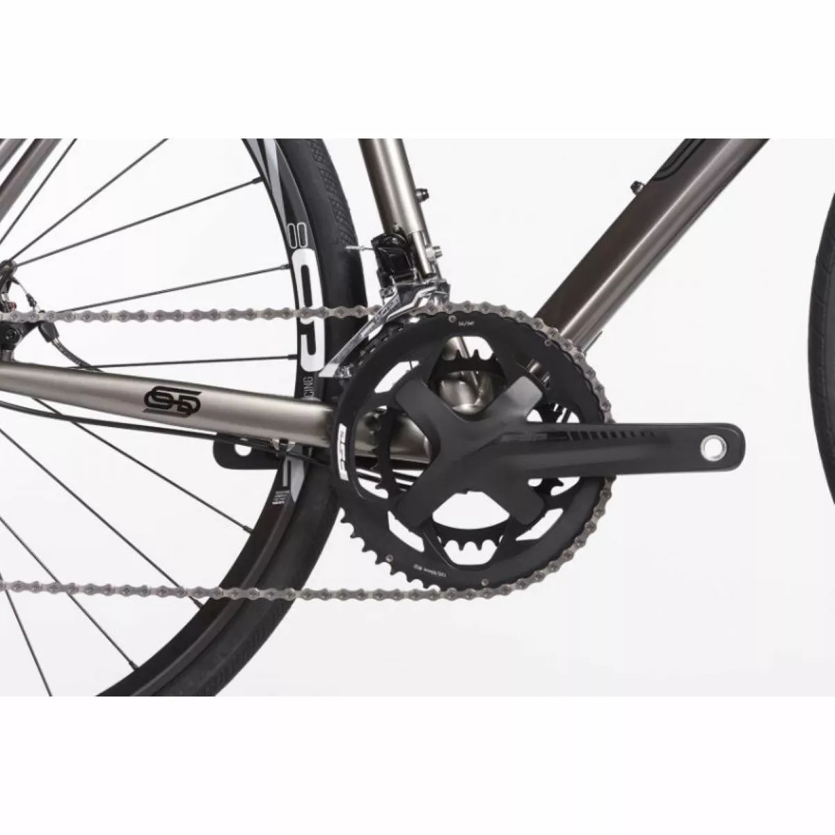 Orro Terra Gravel 105 R900 Flatbar Gravel Bike (2023) 3 Orro Terra Gravel 105 R900 Flatbar Gravel Bike (2023) - Image 3