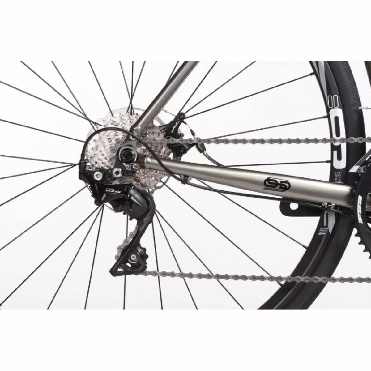 Orro Terra Gravel 105 R900 Flatbar Gravel Bike (2023) 4 Orro Terra Gravel 105 R900 Flatbar Gravel Bike (2023) - Image 4